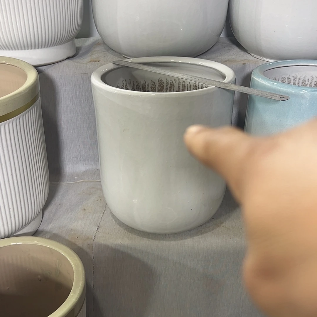 尹***哥尤形大号一个纯白色微瑕