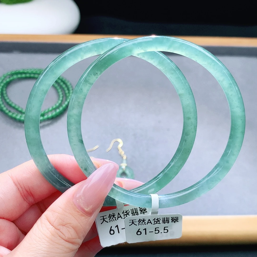 未镶嵌手镯（圆镯）翡翠