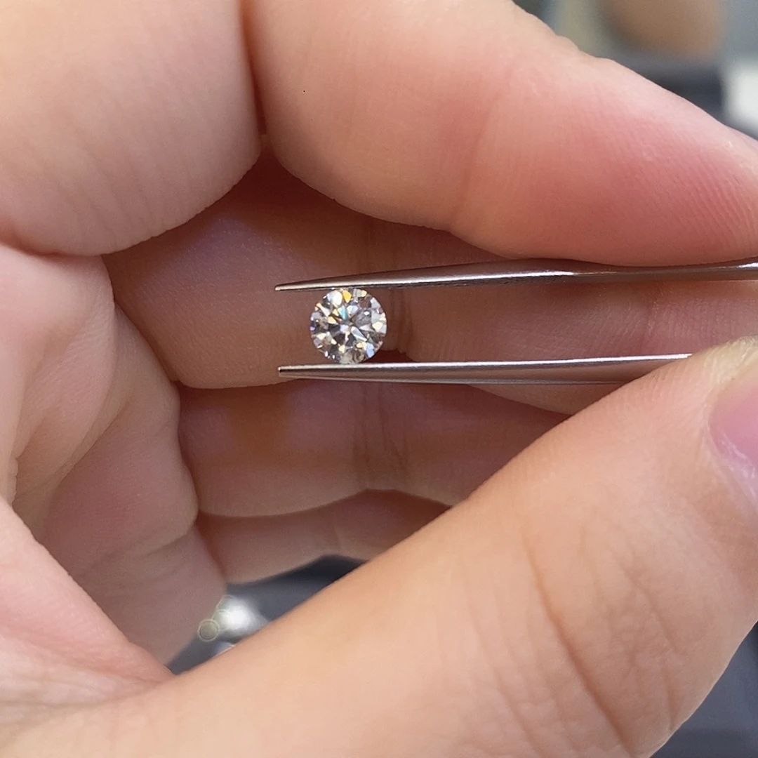 颈饰钻石18K金镶嵌50分D色Vs2净度