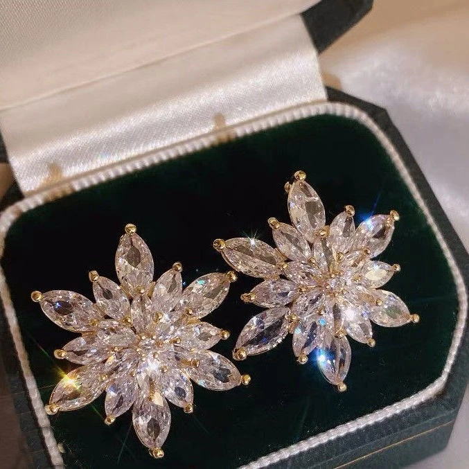 奢华轻奢花朵耳钉女2025年新款潮精致时尚高级感繁花似锦耳饰190