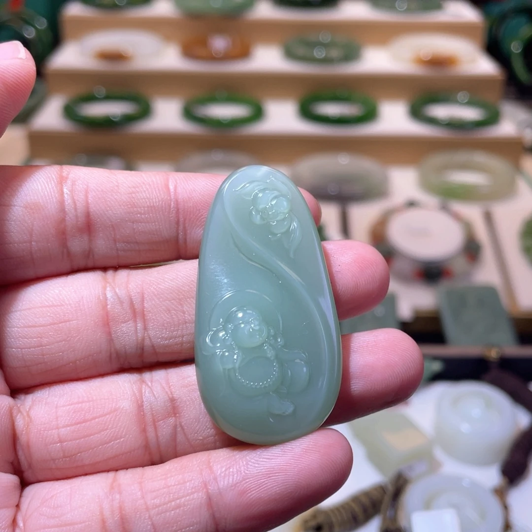 和田玉未镶嵌颈饰收藏级碧玉粉青佛公