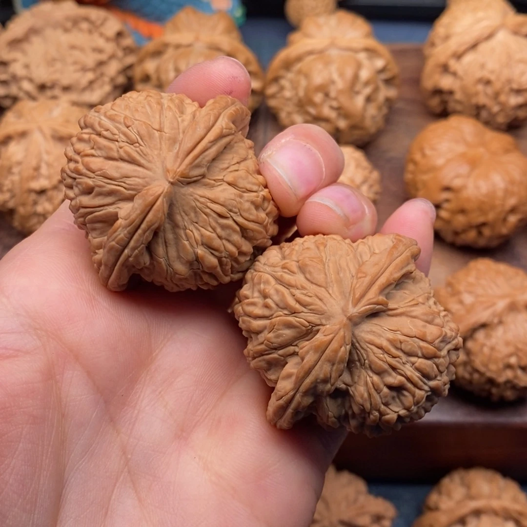 文玩核桃把件41全品，原桩球白