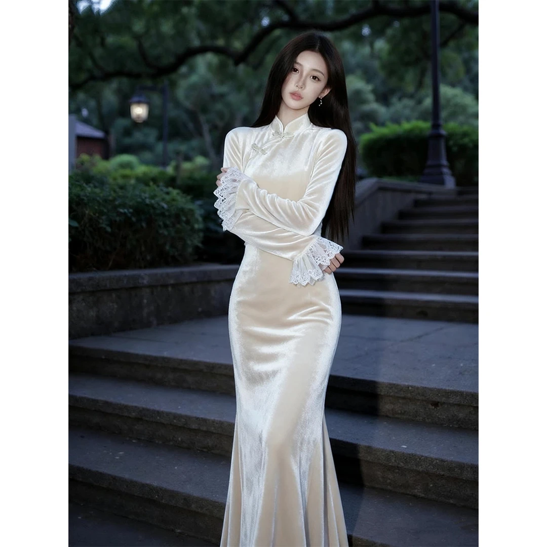 丝绒连衣裙女时尚法式气质高贵名媛轻熟独特白色裙子秋冬款高级感