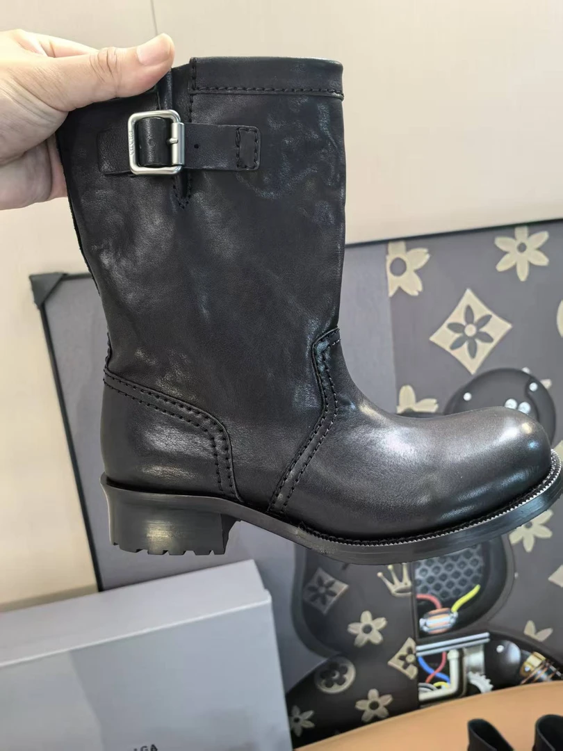 伊一 轻奢女鞋 普阿姨中筒靴子 2025新款 机车风