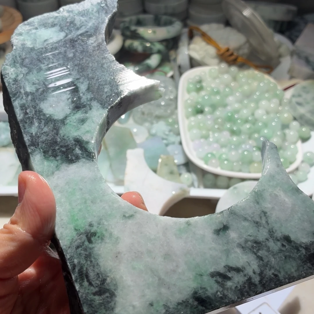 翡翠未镶嵌颈饰边角料