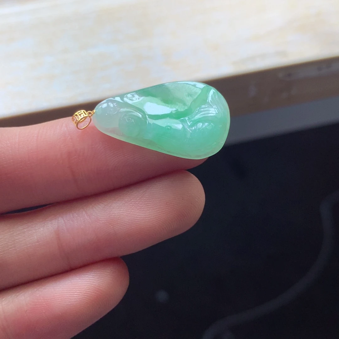 翡翠颈饰18K金镶嵌吊坠