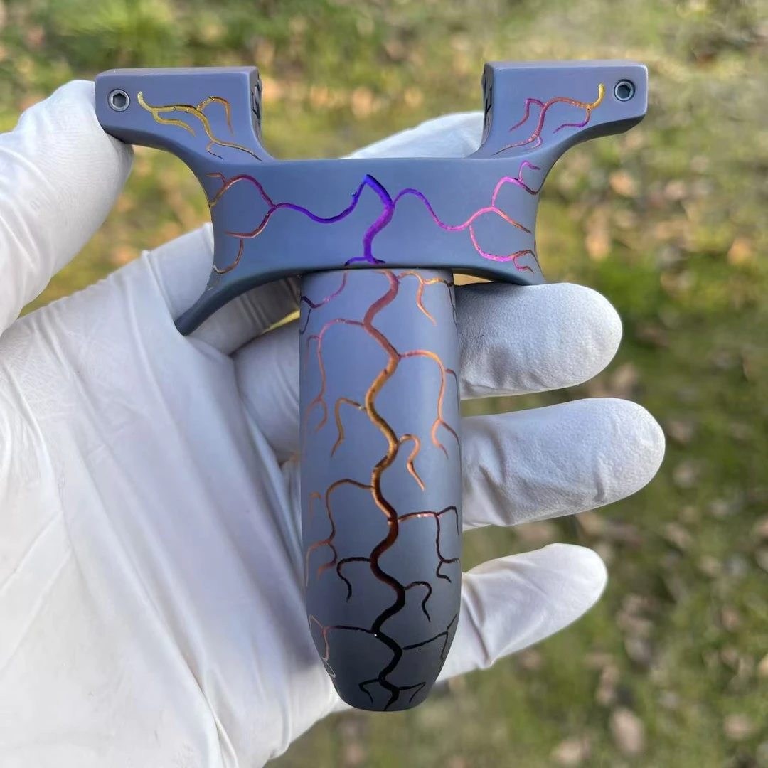 南弓小匠全钛合金烤蓝天蓬雕刻龙齿弹弓高精度竞技扁皮筋户外玩具