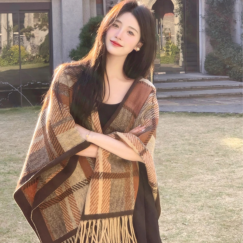 2025新款美拉德风格子披肩女外搭韩版高级氛围感百搭流苏斗篷围巾