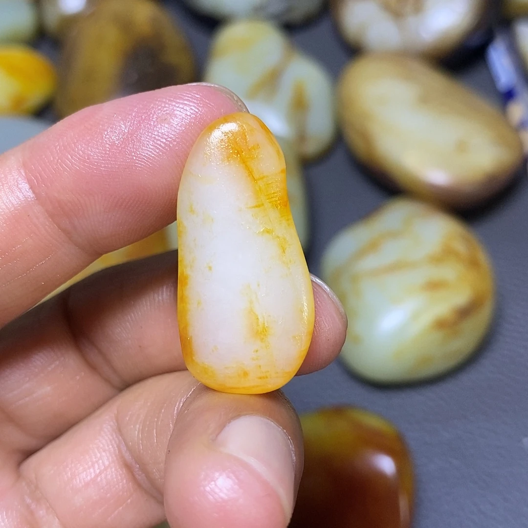 未镶嵌和田玉（糖玉）挂件