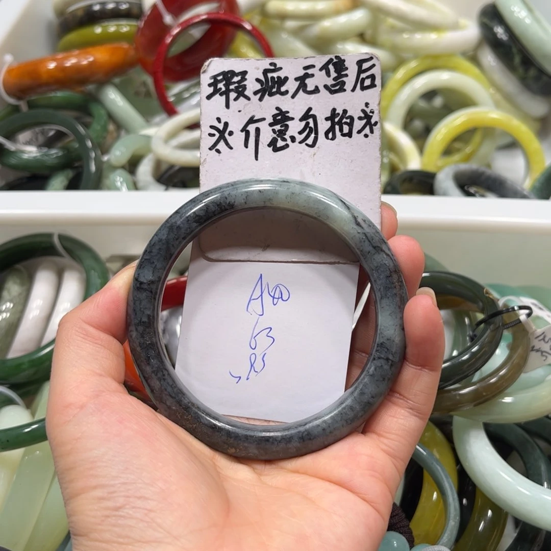 蛇纹石玉手镯足铂镶嵌