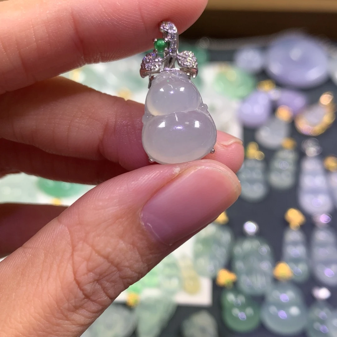 牛***牛翡翠银S925镶嵌颈饰冰润葫芦