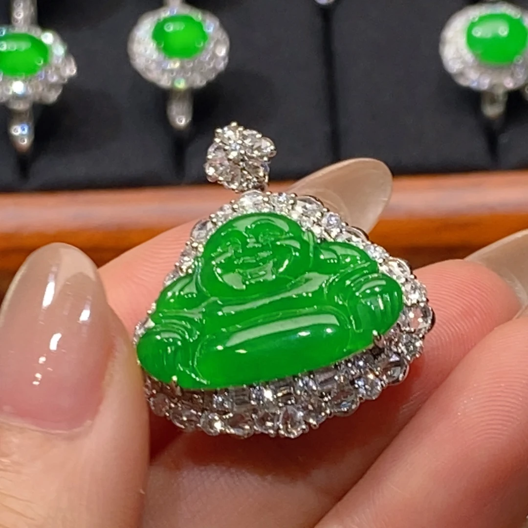 翡翠18K金镶嵌颈饰佛公