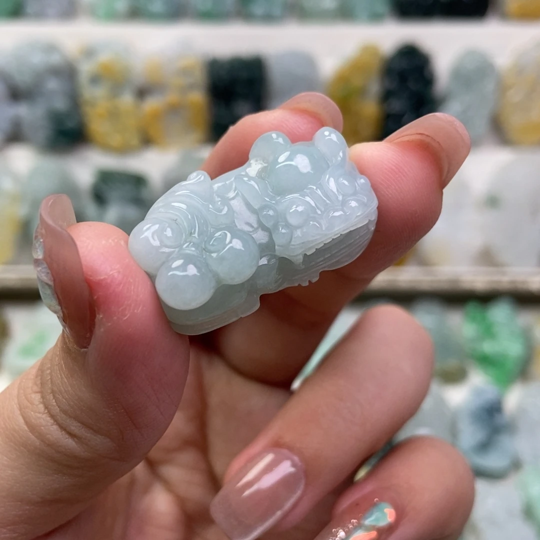 翡翠吊坠(赠链)未镶嵌