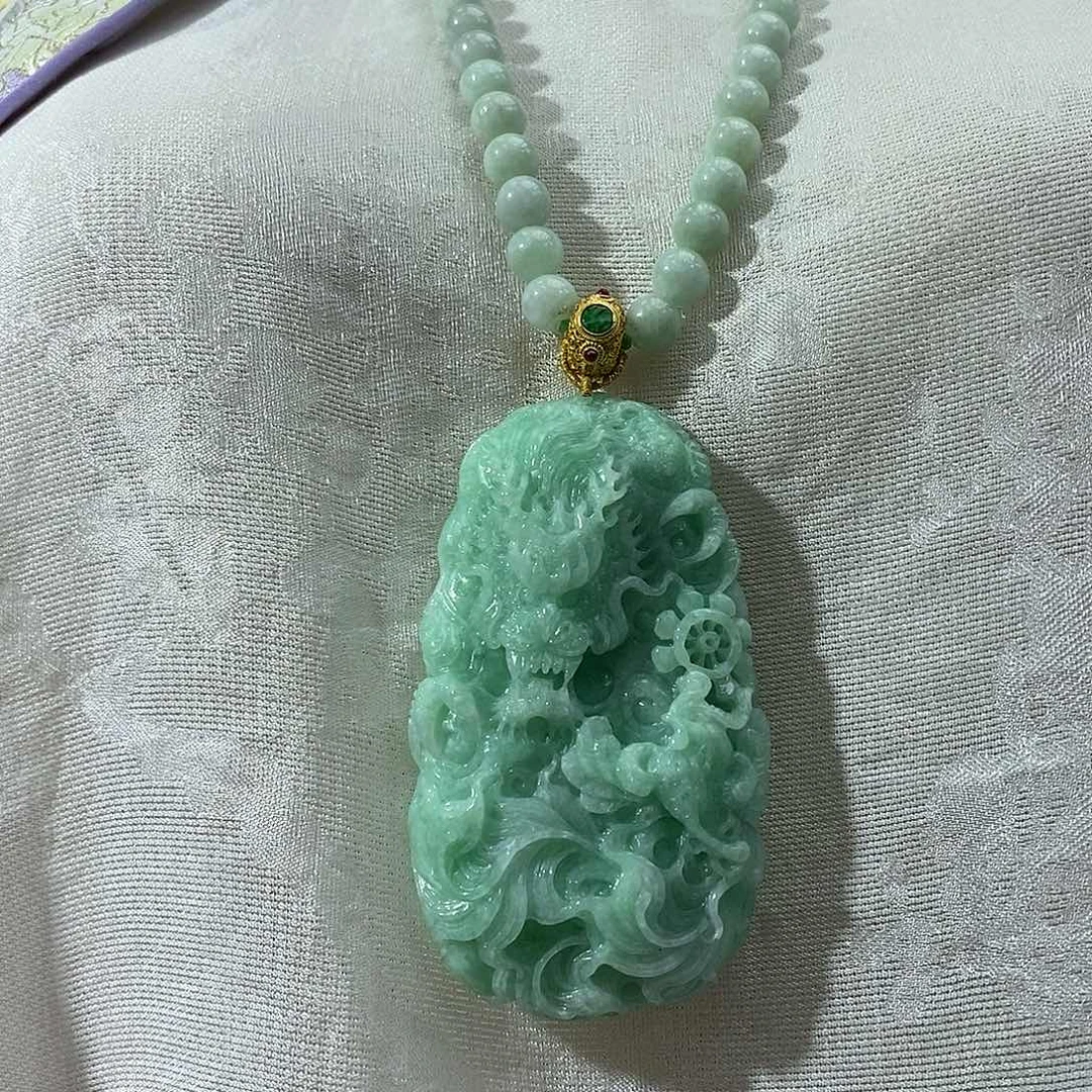 翡翠未镶嵌颈饰吊坠