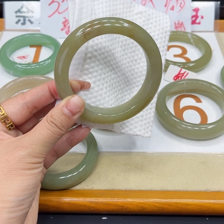 未镶嵌手镯石英质玉宁