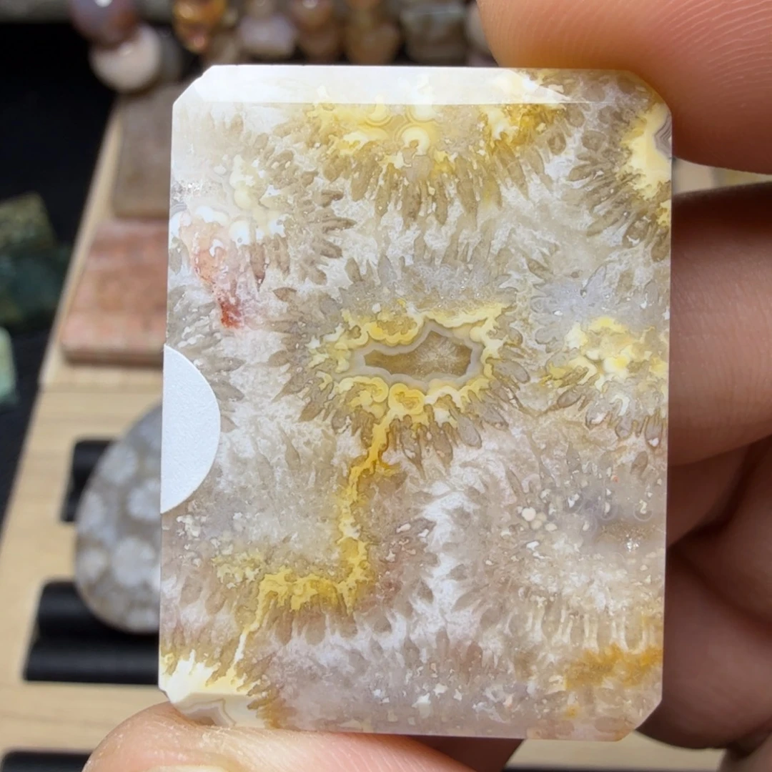 石英质玉未镶嵌纯天然色有机玉石保真色