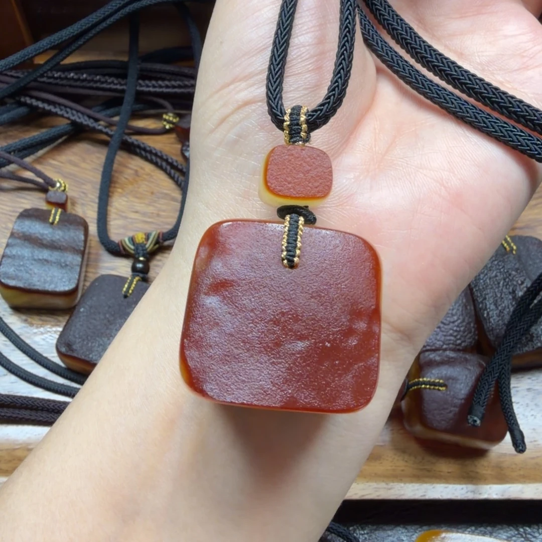 琥珀未镶嵌吊坠(赠链)