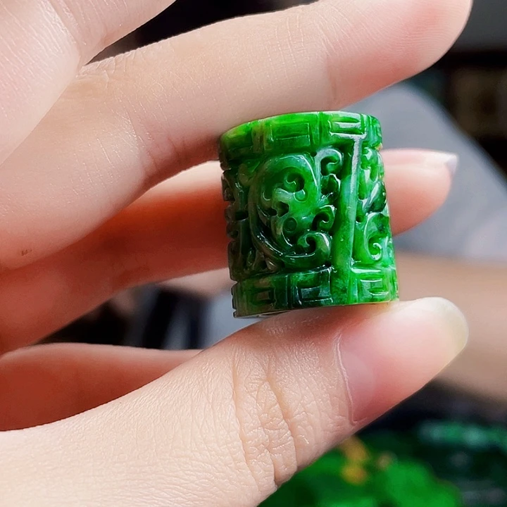 翡翠未镶嵌颈饰多样性