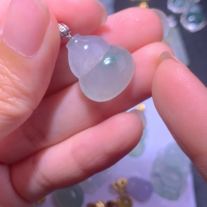 翡翠18K金镶嵌颈饰翡翠