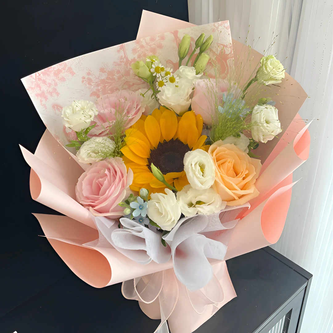 【偏偏喜欢你】鲜花38节花束3枝粉玫瑰混搭1枝香槟玫瑰1枝向日葵花束4269款鲜花小时达同城配送企业团购花束