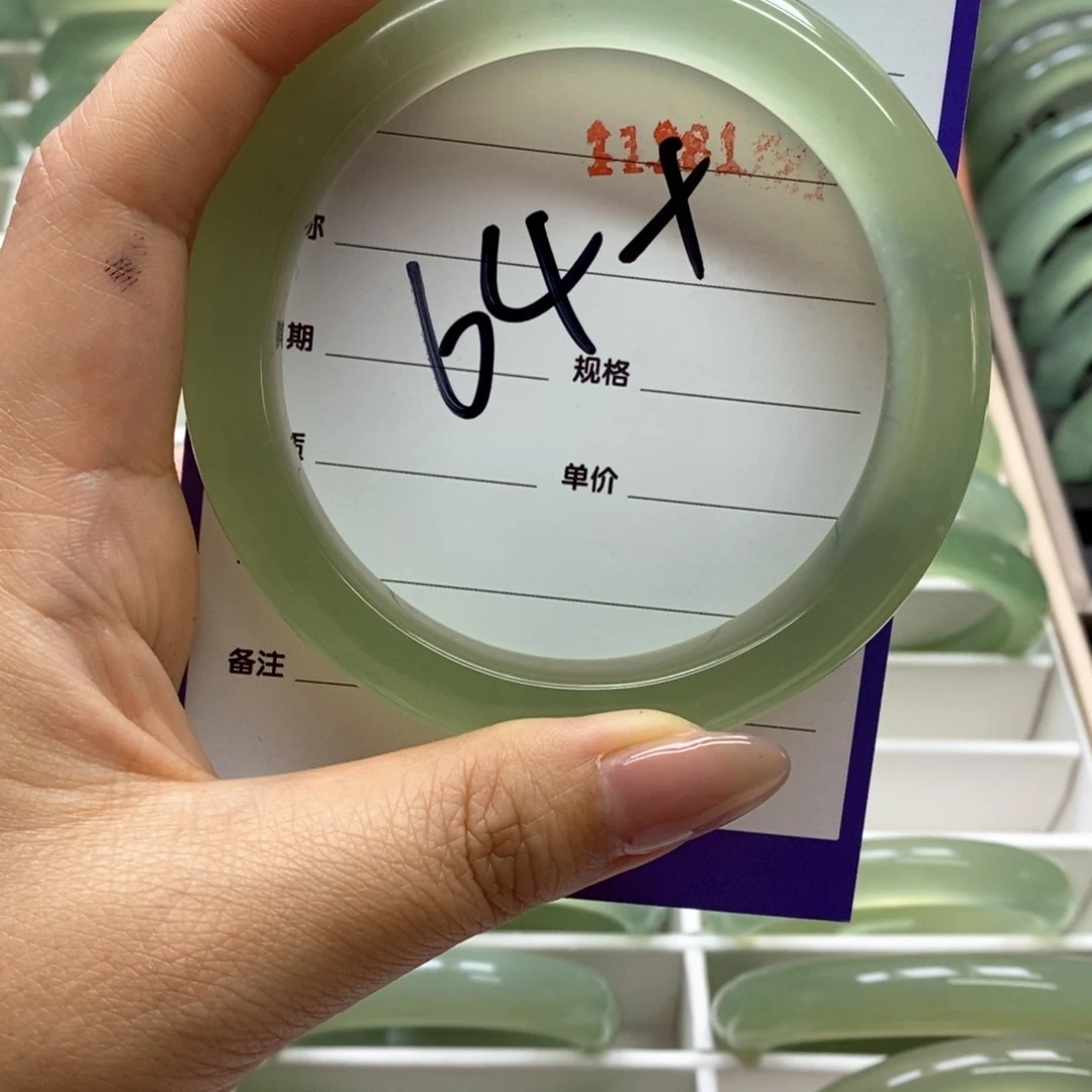 岫玉手镯未镶嵌梧**?好