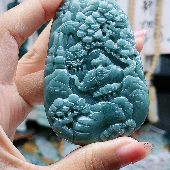 颈饰足铂镶嵌翡翠翡翠