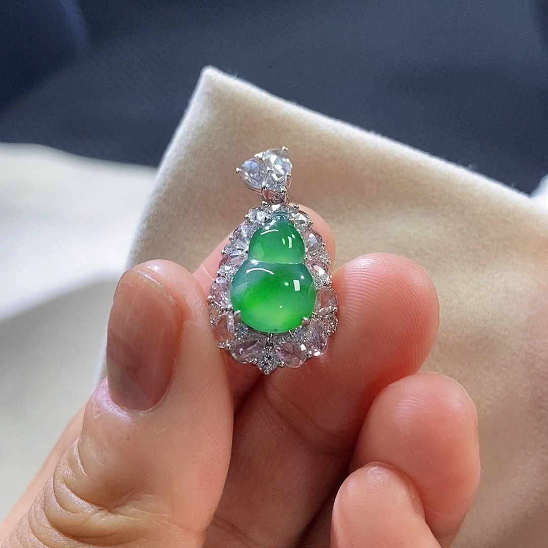 翡翠颈饰18K金镶嵌吊坠