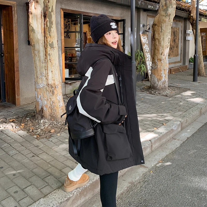 黑色工装冲锋衣羽绒服女冬季2024新款设计感韩系连帽90白鸭绒外套