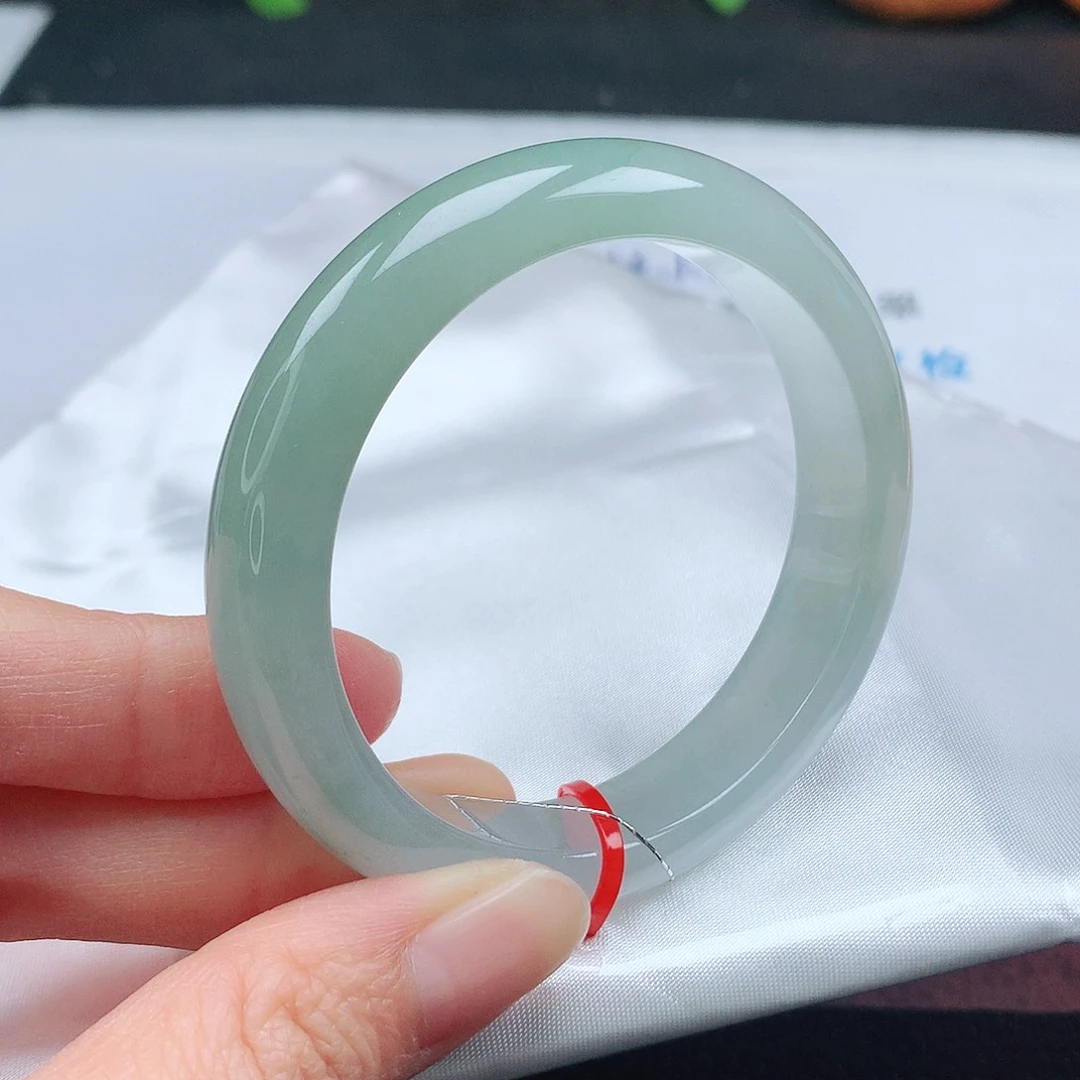 翡翠手镯未镶嵌51圈