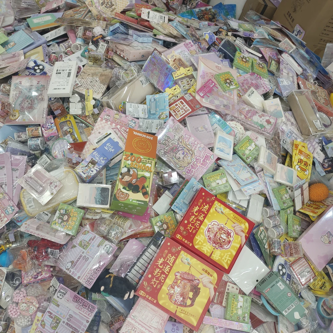 【必回本】年底甩货一整箱，全品牌文创，产品随机介意勿拍，文具手账