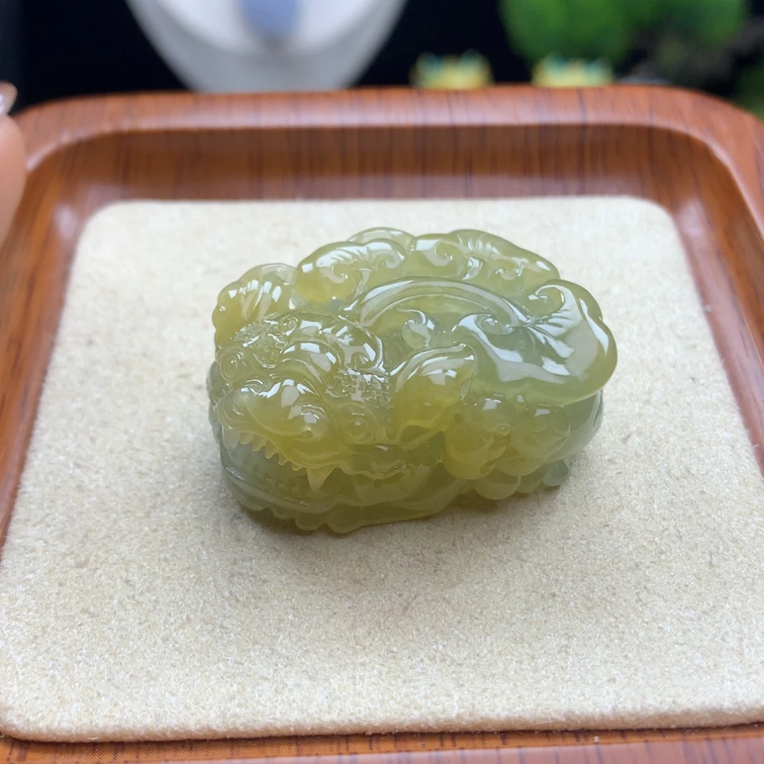 翡翠未镶嵌颈饰54