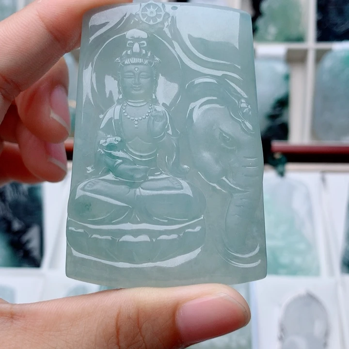 翡翠未镶嵌颈饰八**叔