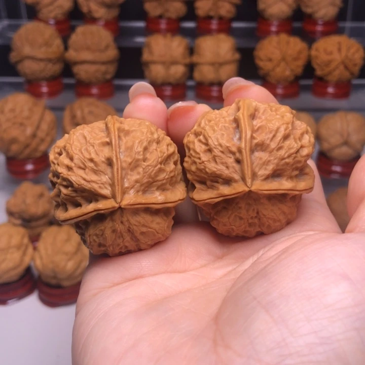 文玩核桃吊坠17碧玉蛟龙三楞