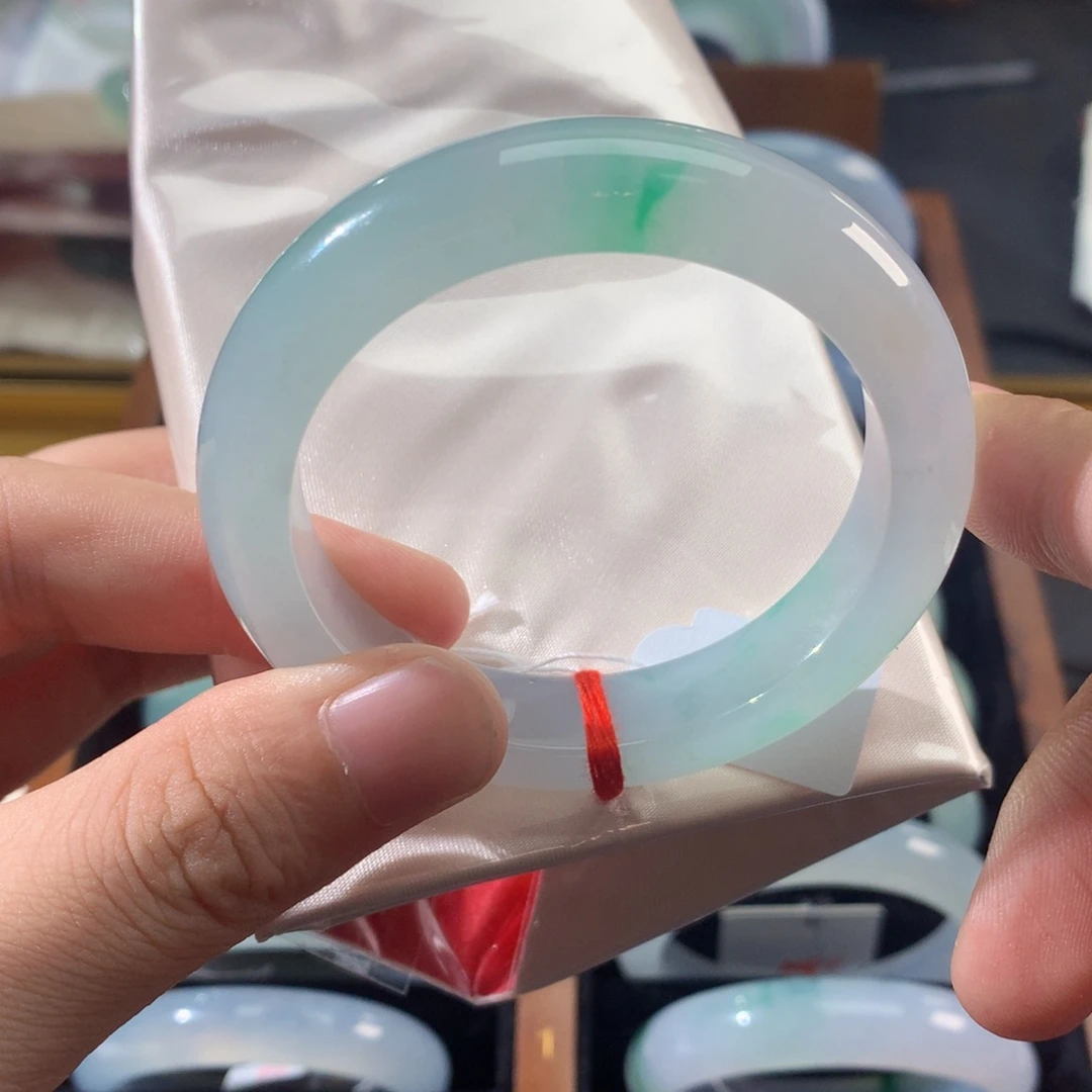 翡翠未镶嵌手镯冰绿丝花