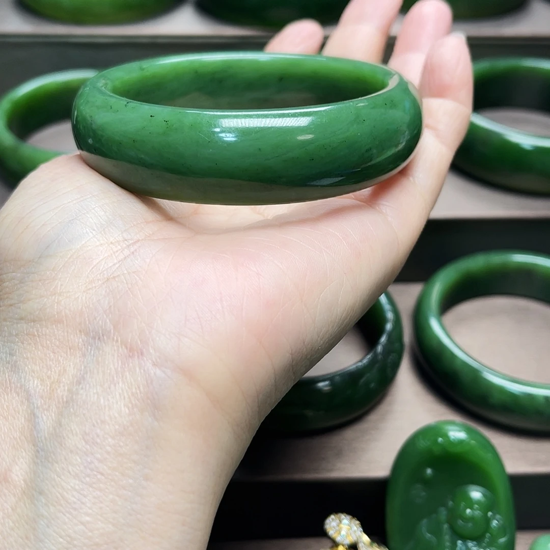 和田玉（碧玉）未镶嵌手镯