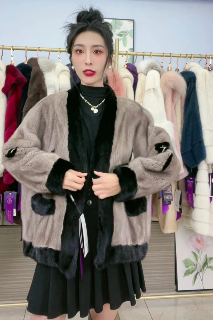 银兰色抠花款v领貂皮大衣女士皮草外套