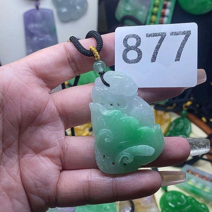 翡翠未镶嵌吊坠(赠链)