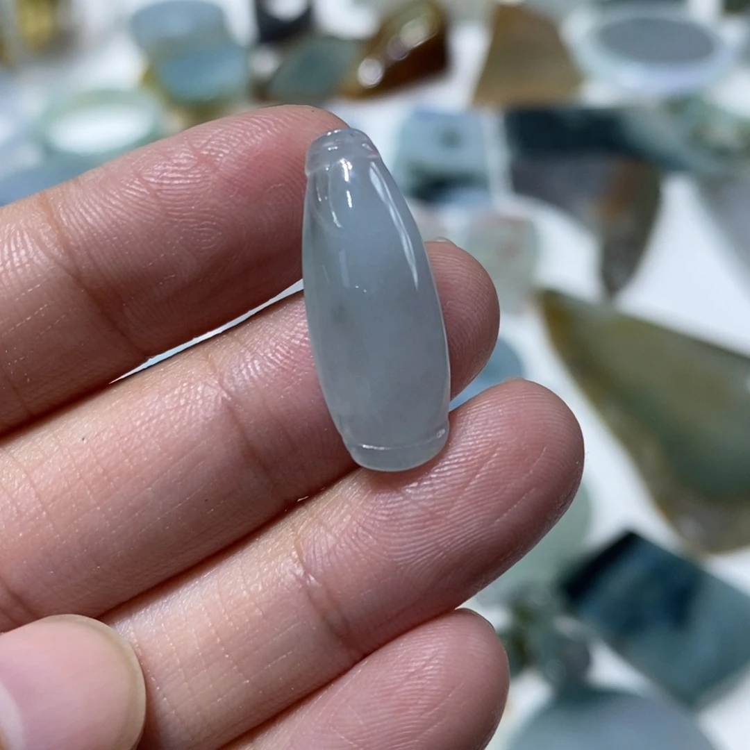 翡翠未镶嵌颈饰竹节