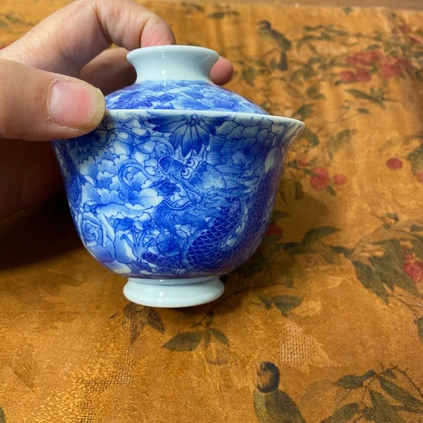 重工万花龙纹盖碗