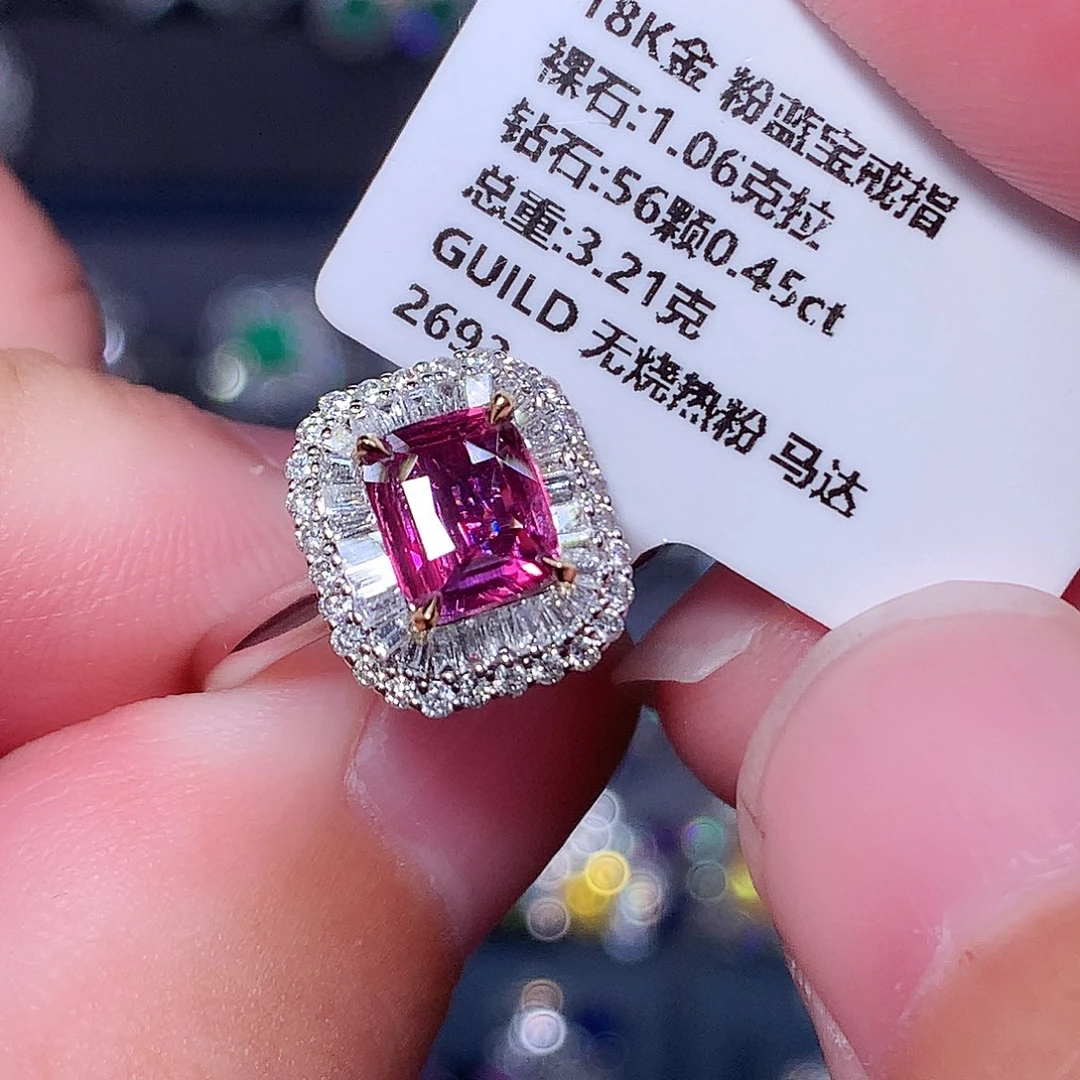 戒指18K金镶嵌彩色蓝宝石