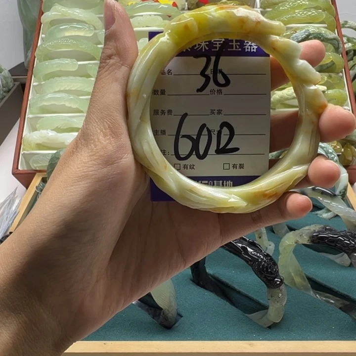 蛇纹石玉未镶嵌手镯