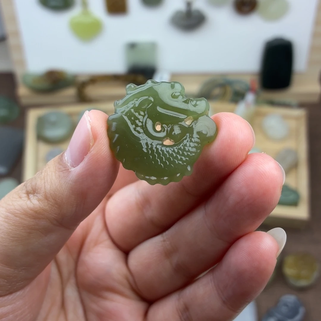 和田玉未镶嵌颈饰微瑕不退不换