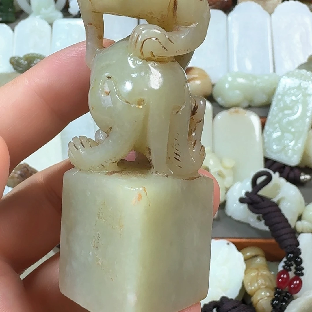 未镶嵌和田玉摆件