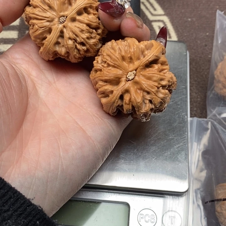 文玩核桃吊坠大粗筋微修