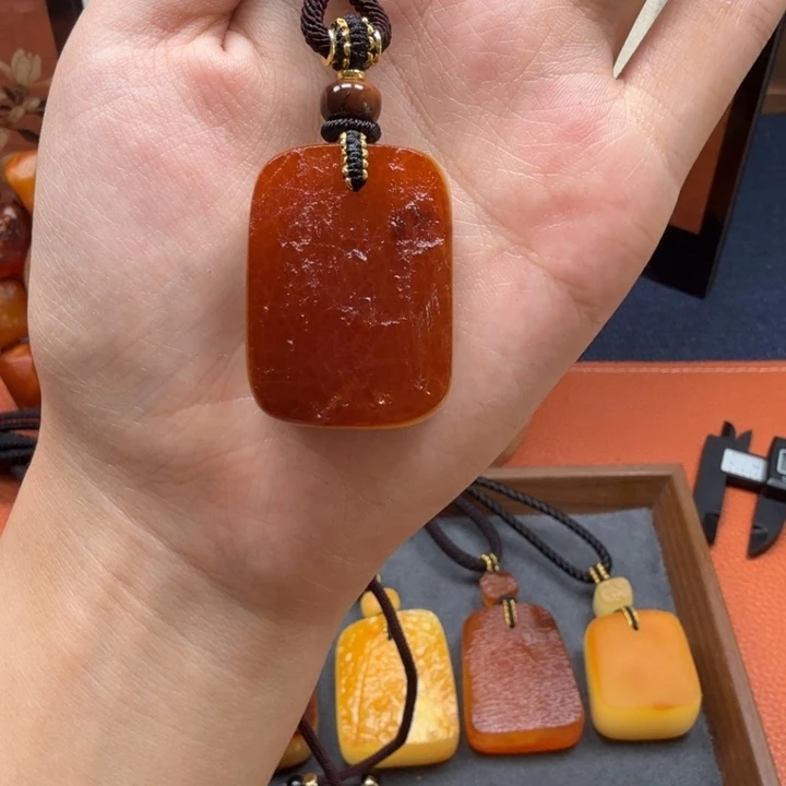 蜜蜡未镶嵌吊坠(赠链)