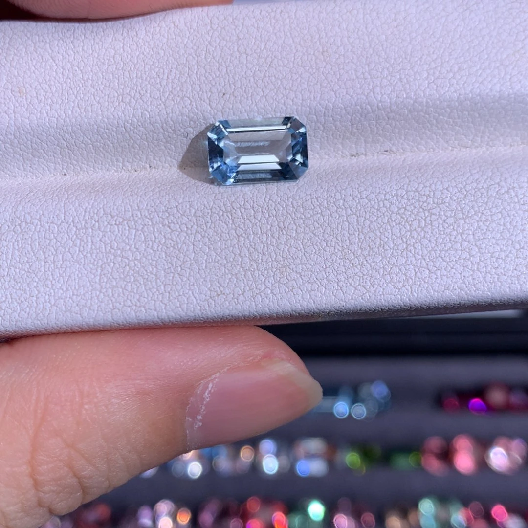 笔搁未镶嵌海蓝宝石2.1ct