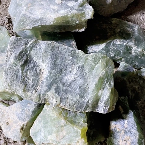 蛇纹石玉未镶嵌珠宝奇石