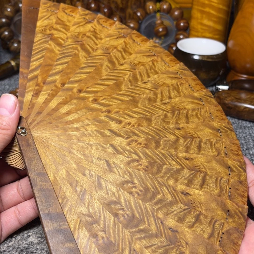 金丝楠枯木花纹扇子