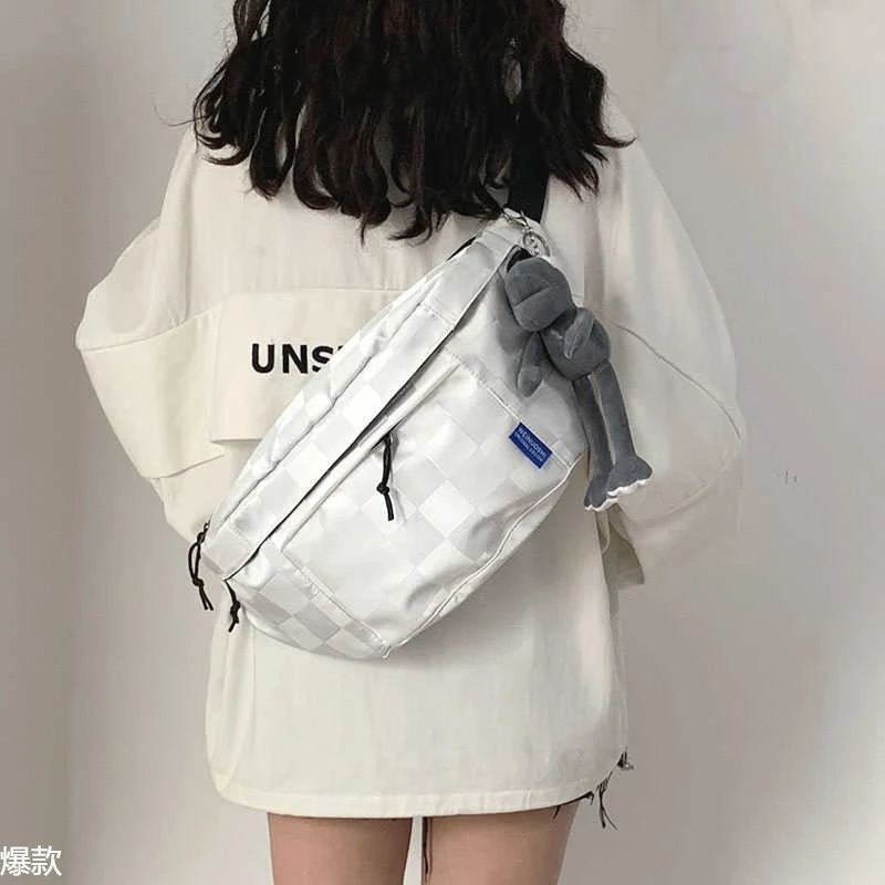 运动斜挎包包女夏2025新款大容量学生胸包休闲背包帆布腰包男工装