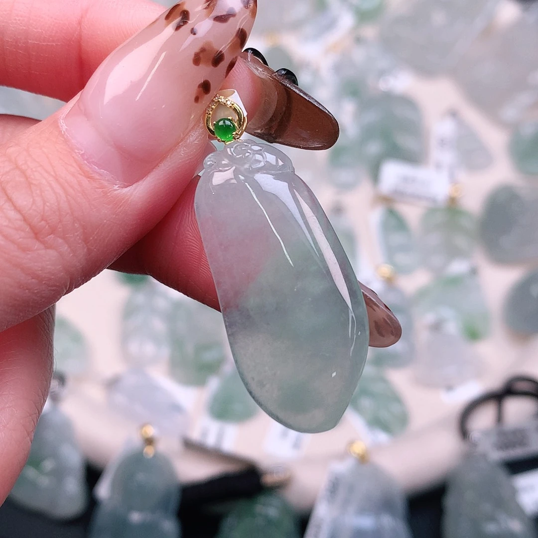 翡翠颈饰18K金镶嵌冰绿瓜40.5、34、16.5、5.3